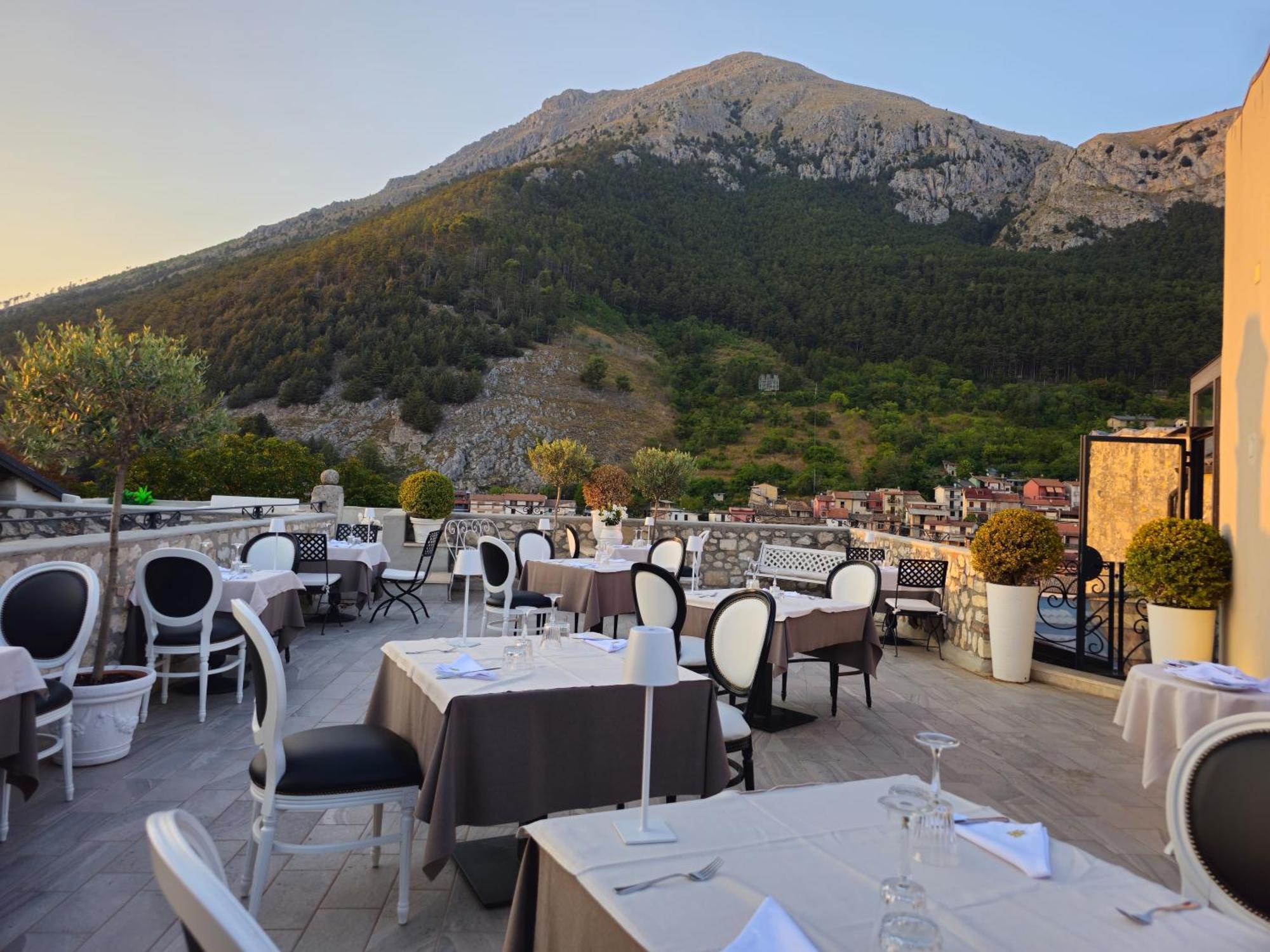 Hotel Mastrodattia Celano Kültér fotó